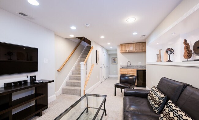 Foto del edificio - 222 1/2 E Street NE-SI ID1587659P