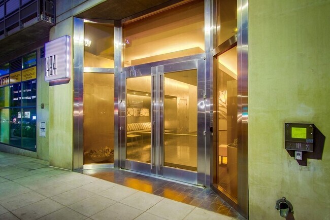 Building Photo - M/I Special - Stunning Condo w/ Bay Views ...