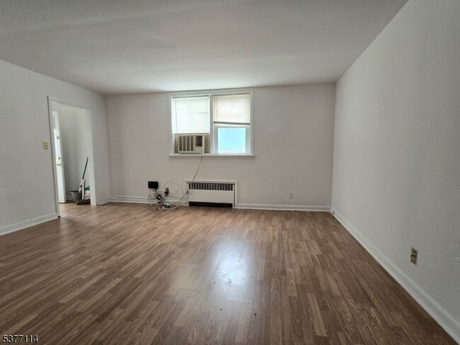 Building Photo - 305 Green Ave