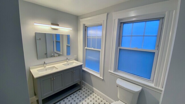 Newly renovated bathroom - 63 Park Avenue Ext