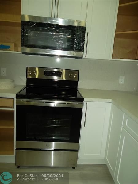 Foto del edificio - 12900 SW 13th St