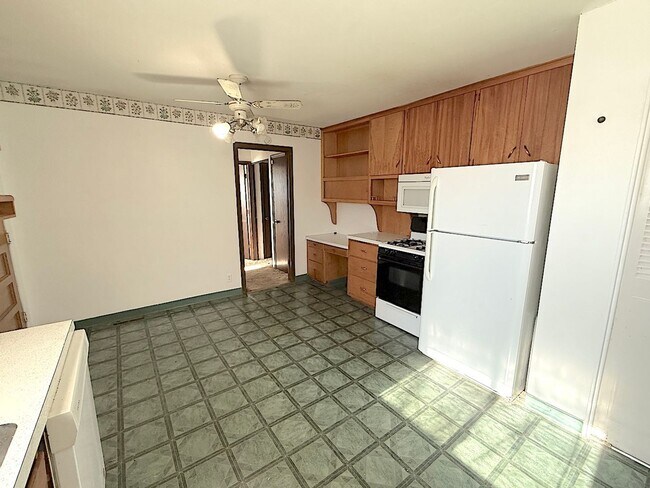 Foto del edificio - 4 Bedroom Home Near KU Med