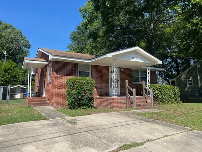 Building Photo - 5013 Hodge St ~ Bonnie Doone