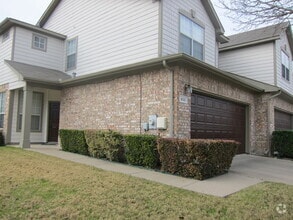 Building Photo - 900 Englewood Ln