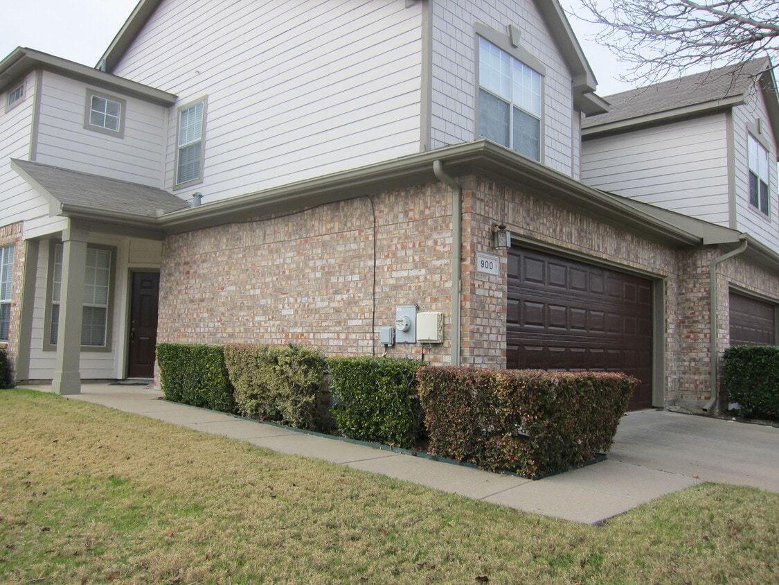 Townhome For Lease in Plano - Townhome For Lease in Plano