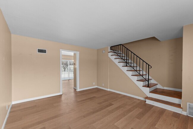 Building Photo - 445 Olian Dr