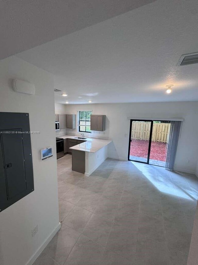 Foto del edificio - 1549 NE 3rd Ave
