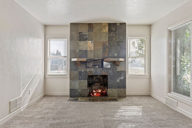 Foto del edificio - 352 Harrison Blvd