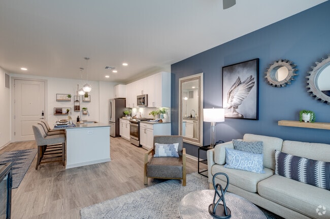 1BR, 1BA - 796 SF - The Aston