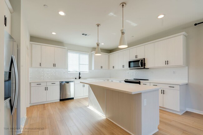 Foto del edificio - Beautiful 4 Bed 3.5 Bath Single Family House in Stanton