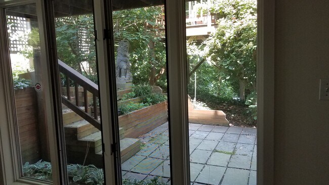 Foto del edificio - 3007 Ordway St NW