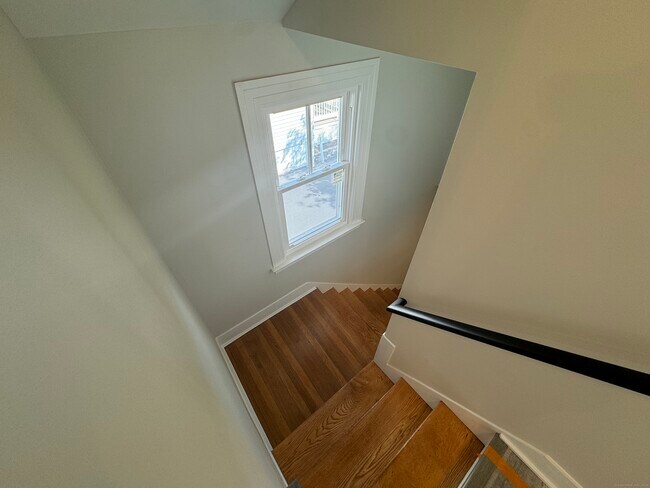 Building Photo - 267 Hebron Ave