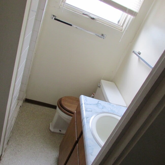 Building Photo - 1120 10th Ave NW