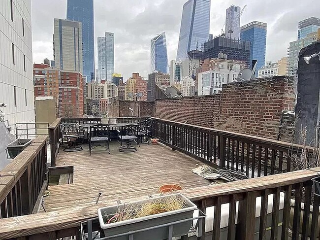 Building Photo - 406 West 39th Street