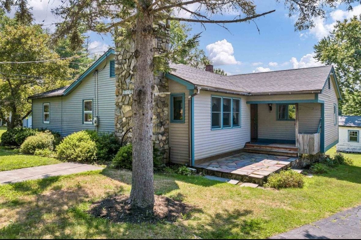 Primary Photo - 7 Roberts Cove Rd