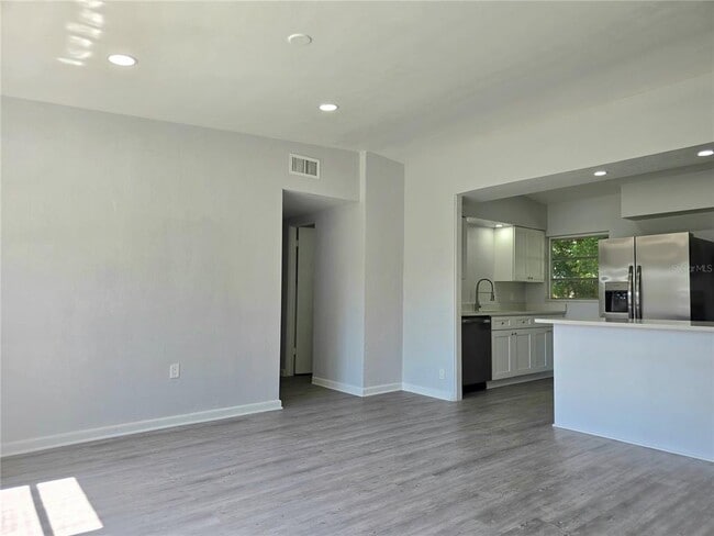 Building Photo - 3245 Royal Palm Ct
