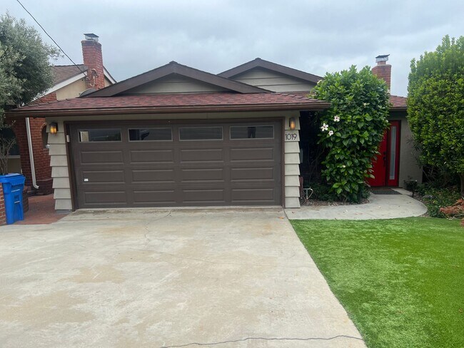 Foto del edificio - Stunning 3-Bedroom, 2-Bath Home with Ocean Views Less Than a Mile from the Beach in Redondo Beach!