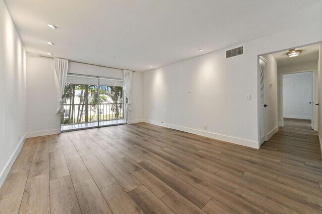 Foto del edificio - 6397 Bay Club Dr