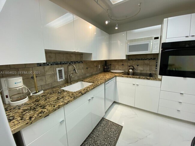 Foto del edificio - 4001 S Ocean Dr