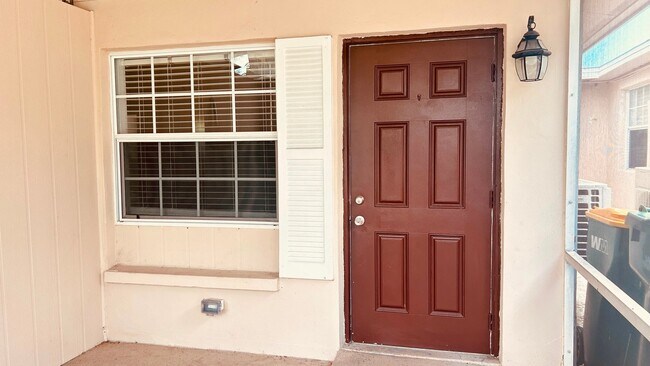 Foto del edificio - 2084 Monroe Ave