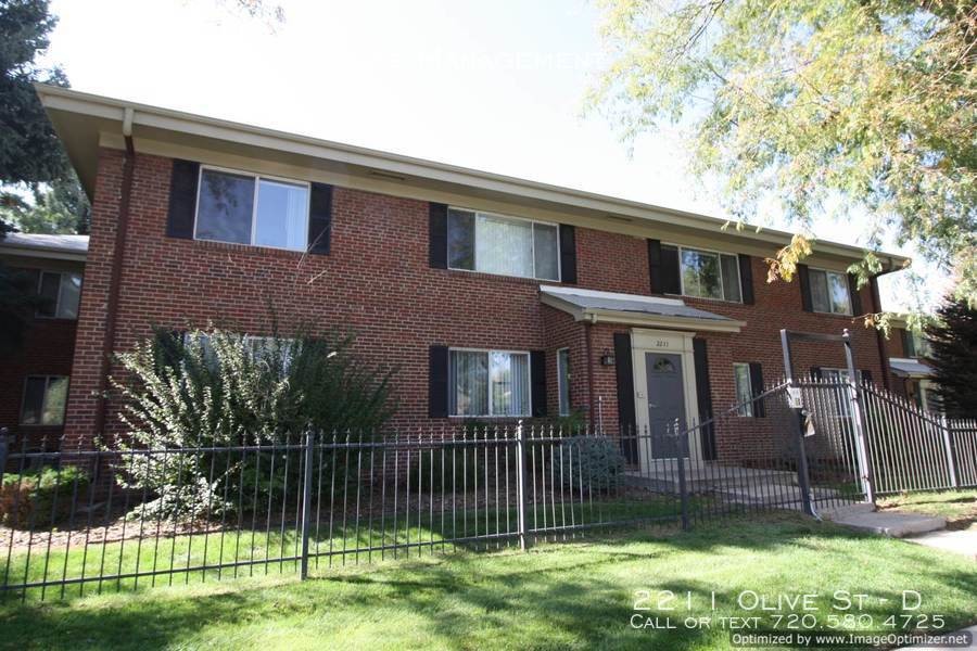 Primary Photo - 2211 Olive St