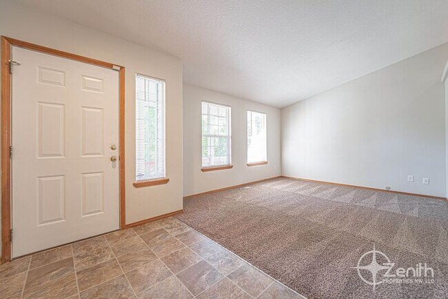 Building Photo - 1208 NE 94th Pl