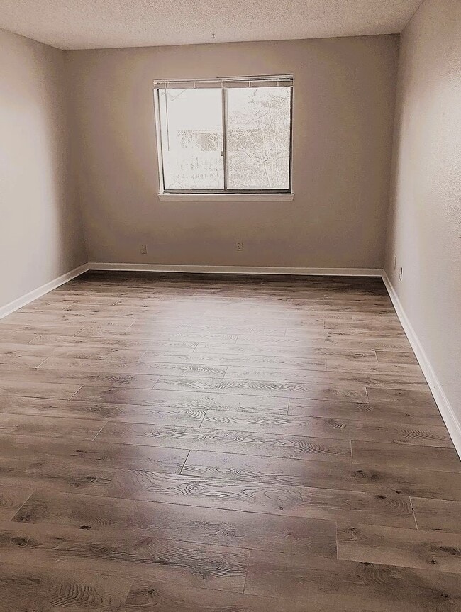 Building Photo - 8225 Fairmount Dr