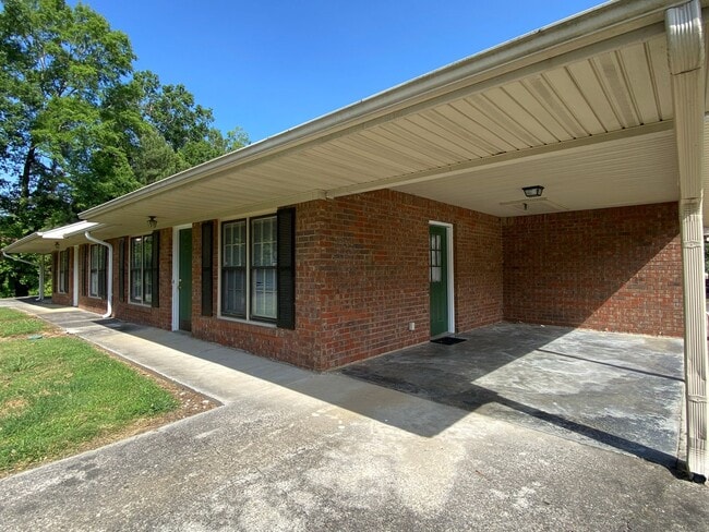 Building Photo - 5 Deerfield Dr