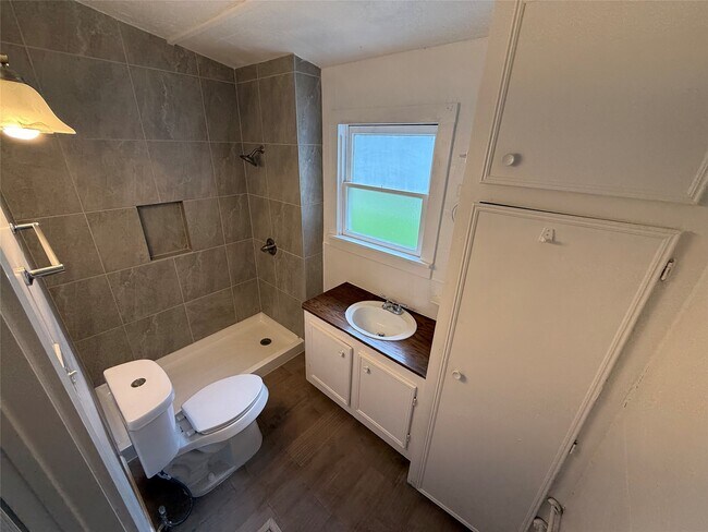 Foto del edificio - 119 Louis Davis Dr