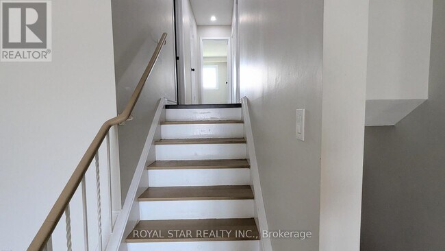 Building Photo - 4051 Dunmow Crescent