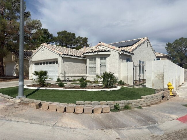 Building Photo - Updated Single Story, 2 Bedroom Home in De...