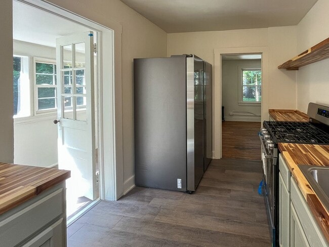 Building Photo - 128 Maywood Ln