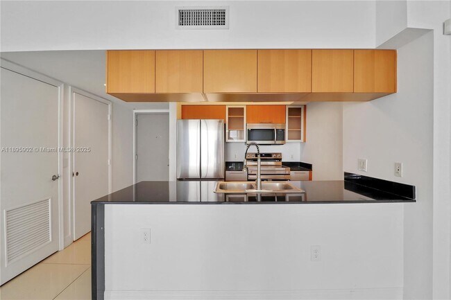 Foto del edificio - 1750 N Bayshore Dr