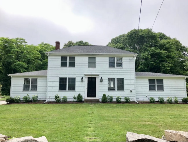 Building Photo - FULLY FURNISHED SEASONAL RENTAL: 4 BED/2.5...