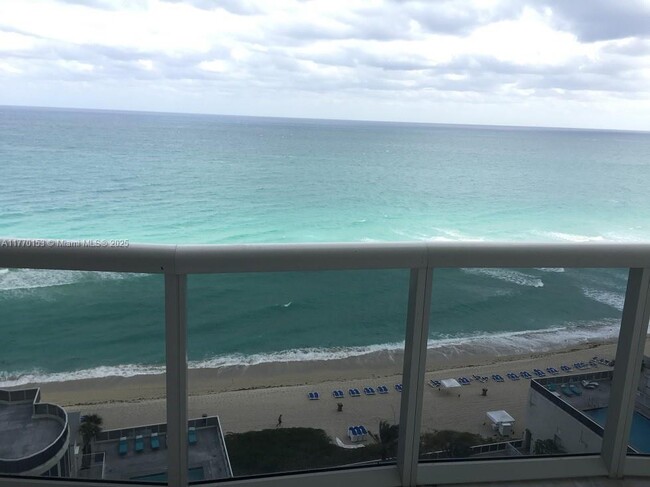 Building Photo - 16001 Collins Ave