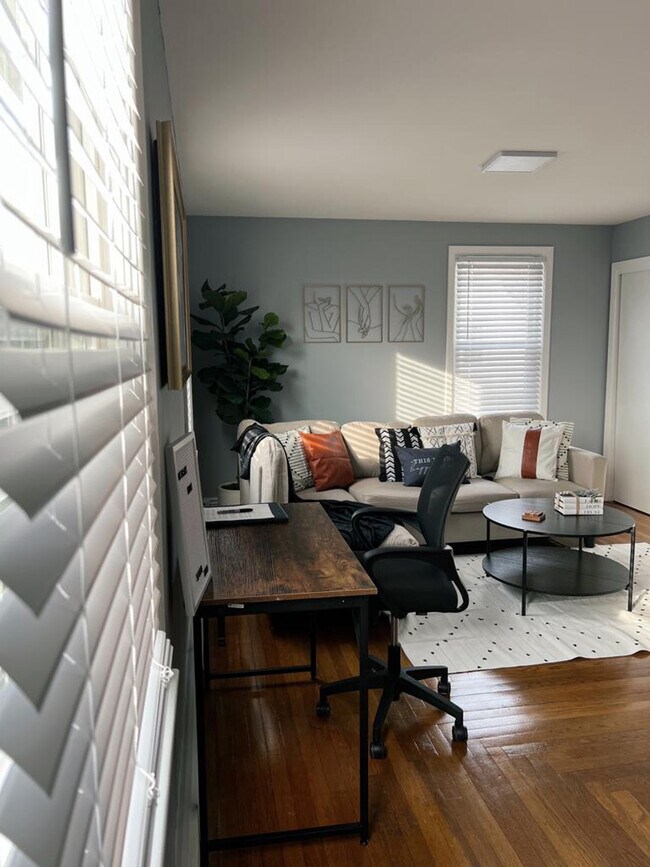 Building Photo - 508 Elm St