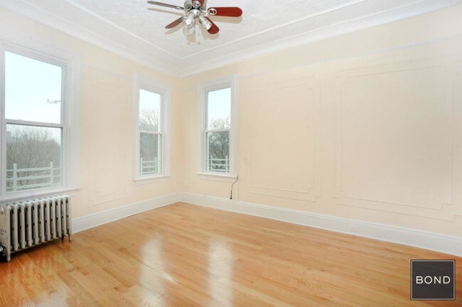 Building Photo - 836 Lorimer St
