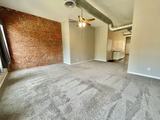 Building Photo - 1608 2nd Ave