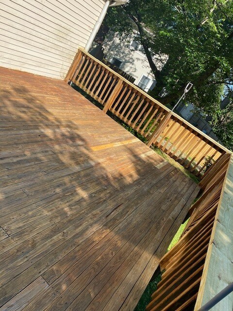 Deck (one end) - 3446 Austin Ave