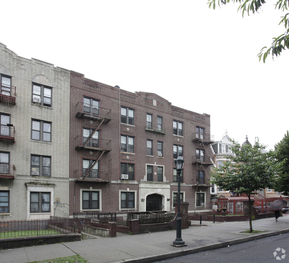 Primary Photo - Park Court