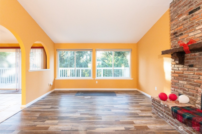 Building Photo - 7826 Emerald Dr SW