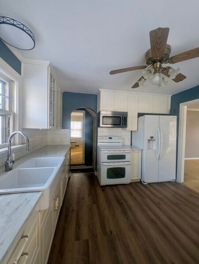 Foto del edificio - Charming Cape Cod Style Home