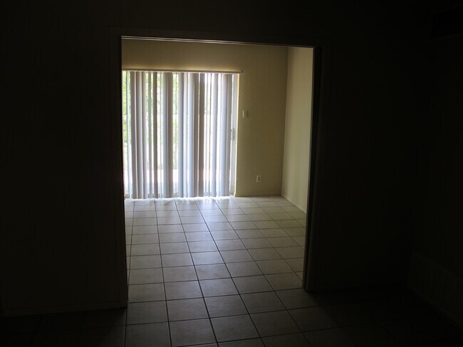 Foto del edificio - 1112 W 2nd St
