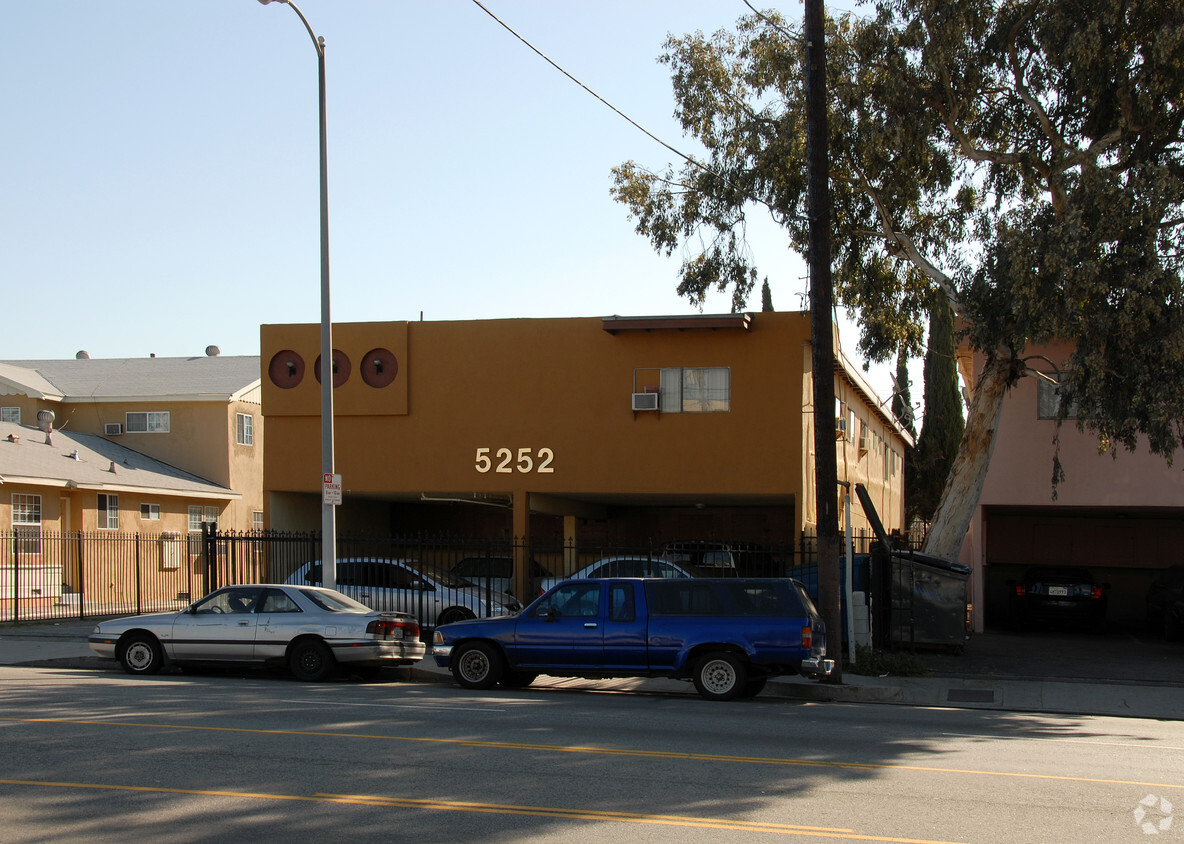 Foto principal - 5252 Cahuenga Blvd