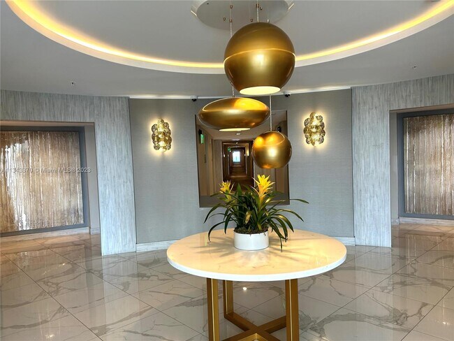 Foto del edificio - 10275 Collins Ave