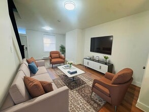 Building Photo - 5522 Harmer St