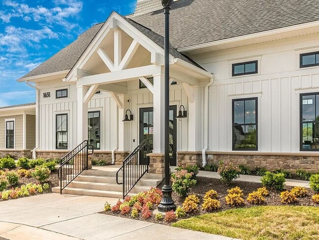 Building Photo - THREE LEVEL TOWN HOUSE IN KELLERTON