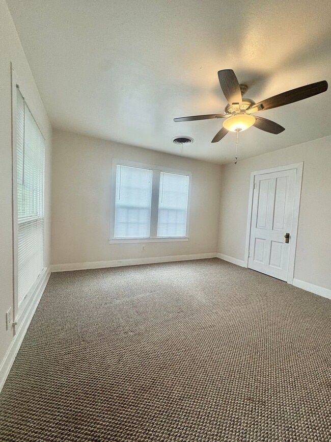 Building Photo - Available Now - Santa Rita 1-Bedroom Duple...