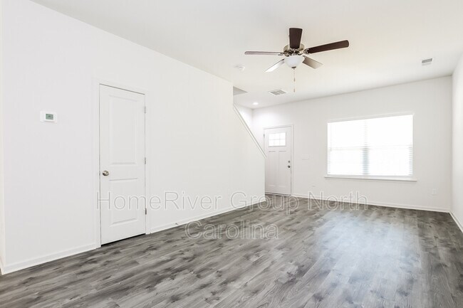 Building Photo - 9203 Hutchinson Ln