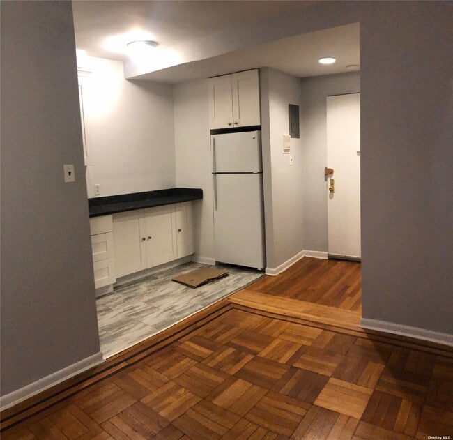 Building Photo - 119-37 Metropolitan Ave